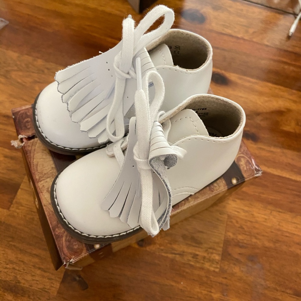 Infant/toddler hard bottom walking shoes